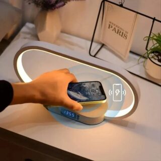 lampe chevet futuriste recharge sans fil posé sur un bureau